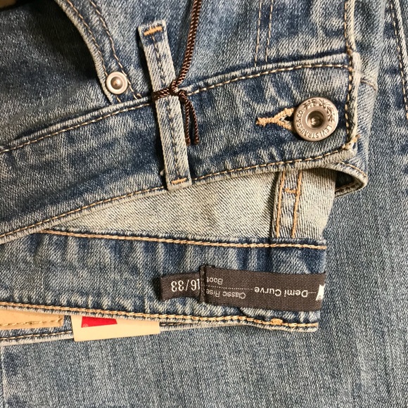 Women’s Levi’s Curvy Boot Cut Jeans Size 16/33 - Picture 3 of 8